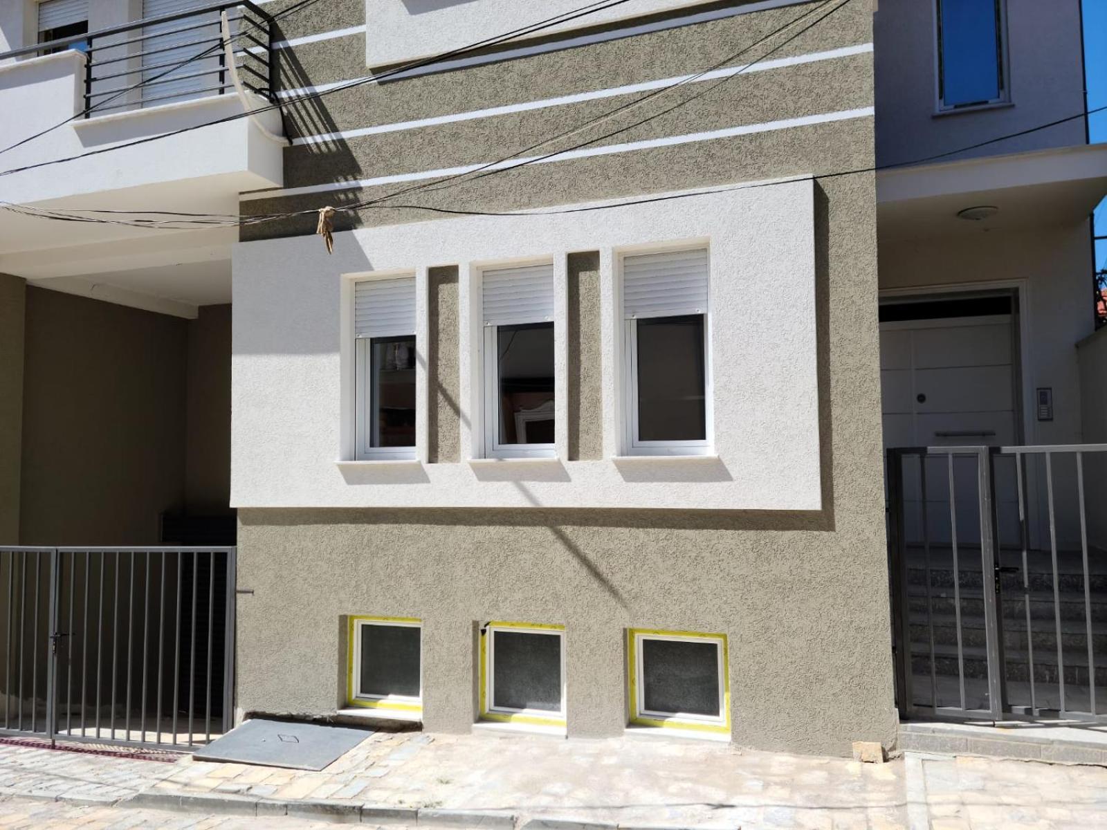 Travelers' Korca Home מראה חיצוני תמונה